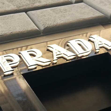 Prada verso la cessione: Chanel offre 6 miliardi di euro 